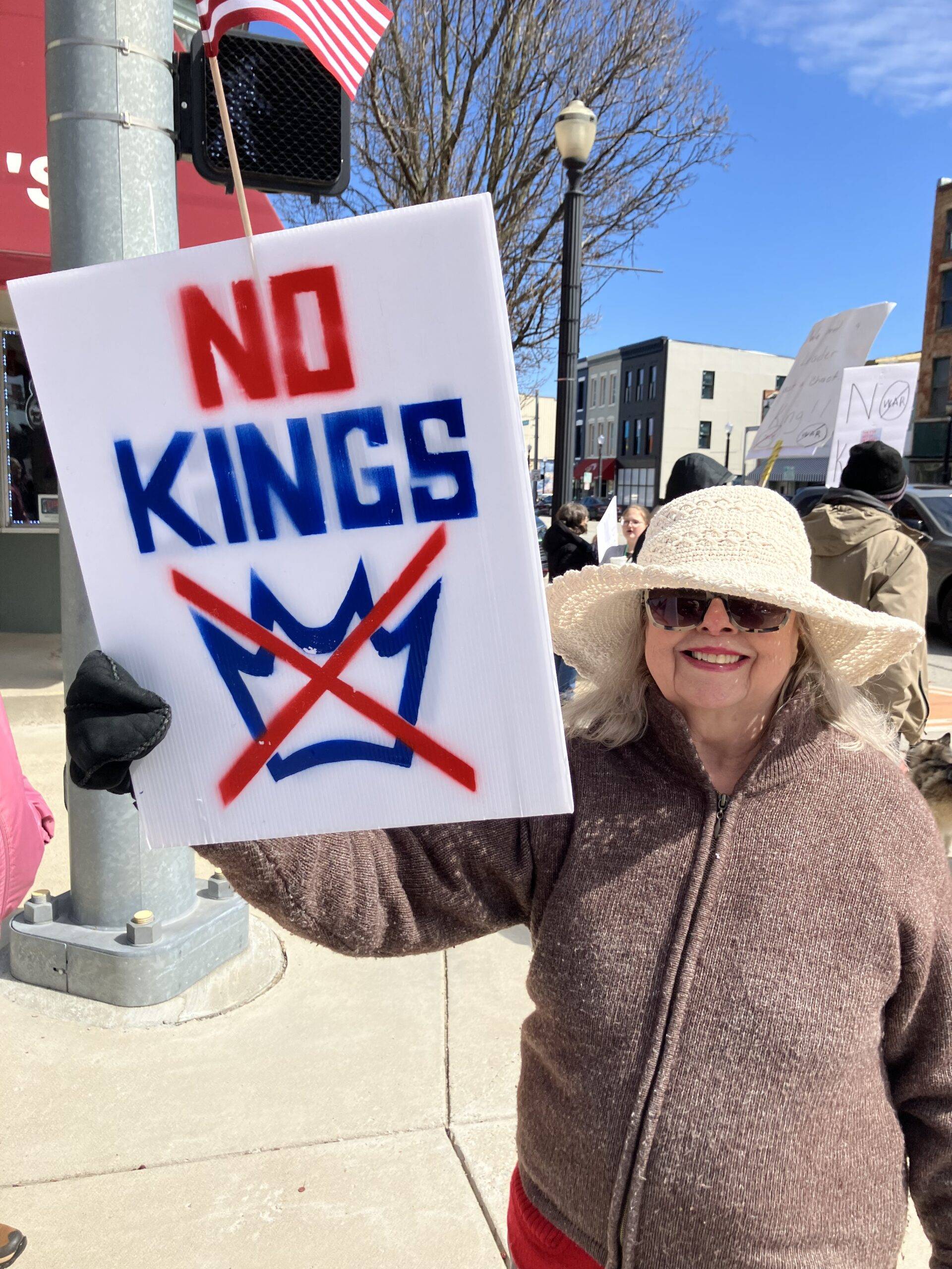no kings white hat