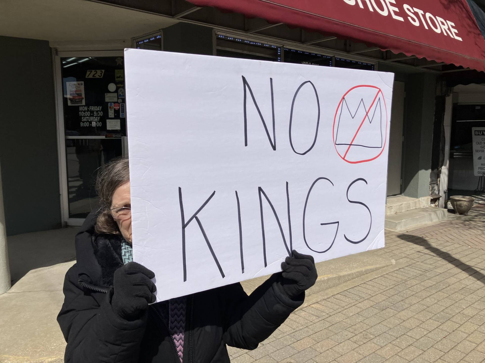 no kings b w no crown