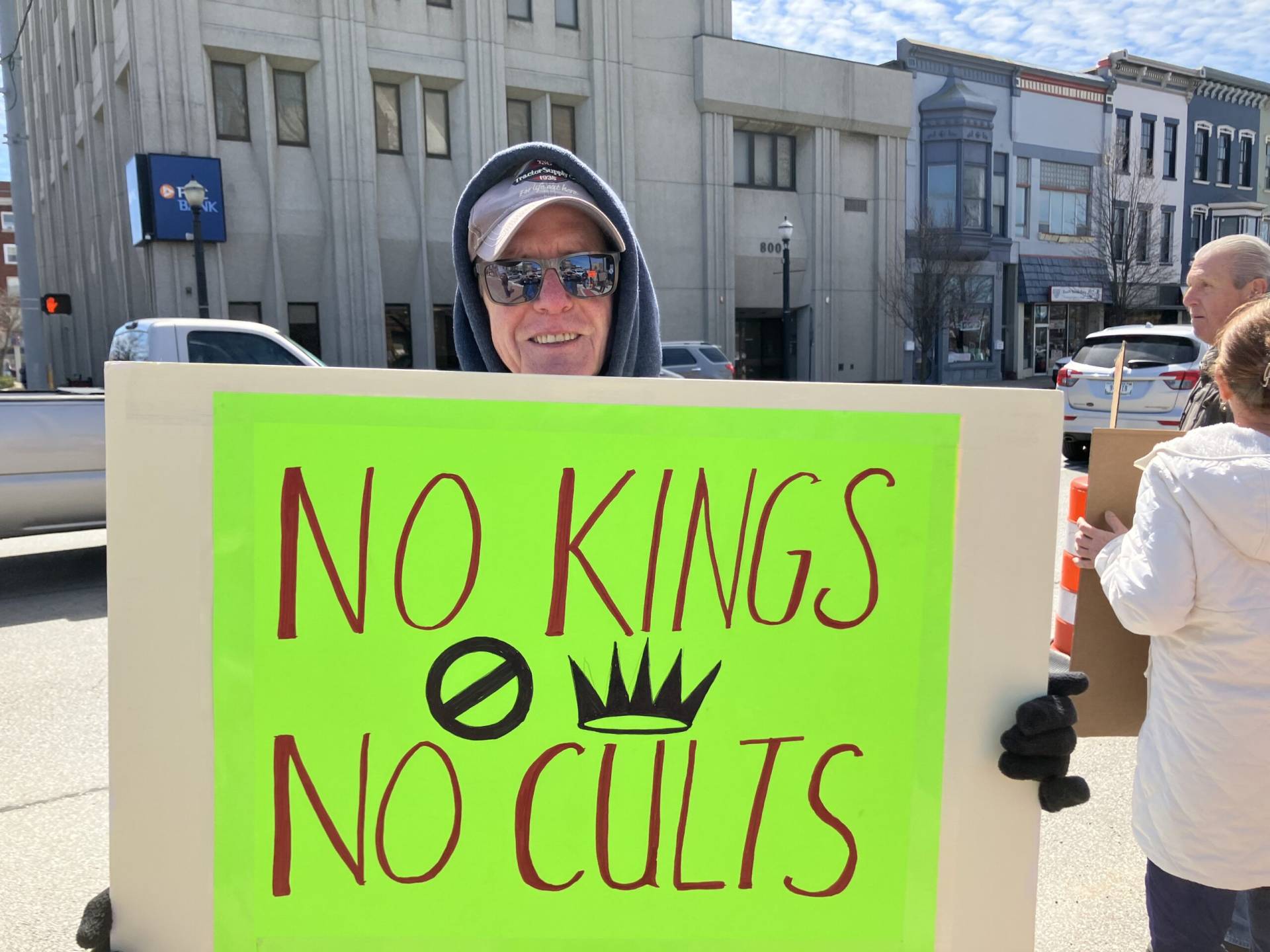 no kings no cults green